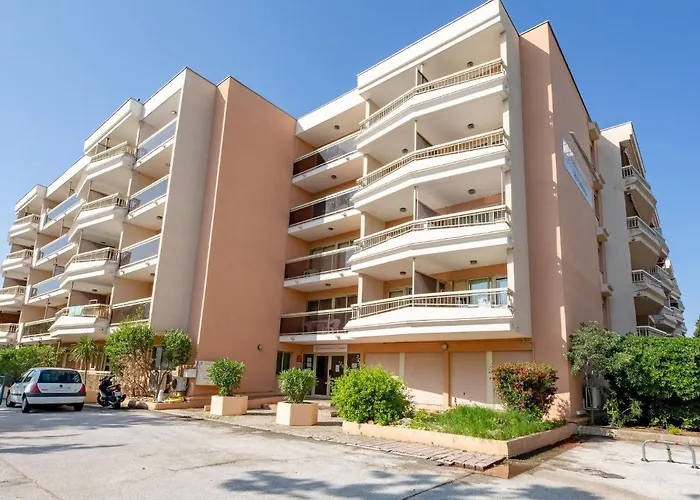 Les Platanes-4 By Interhome *